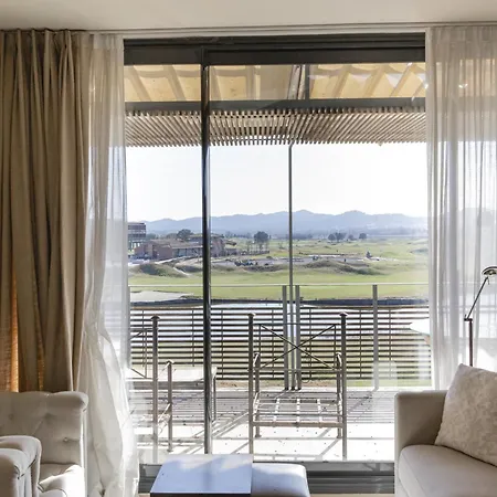 Apartment Near Golf Course With Pool