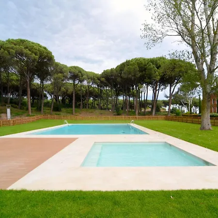 Near Golf Course With Pool