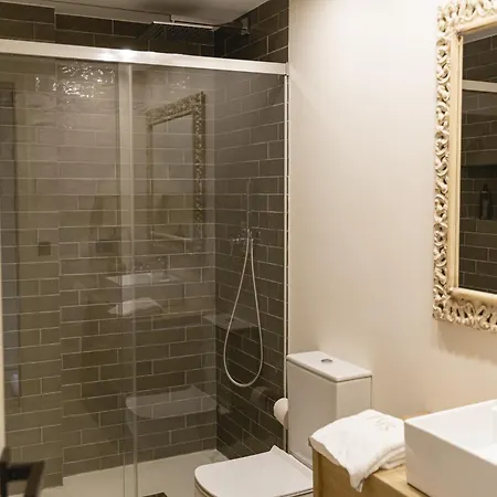 Near Golf Course With Pool Apartment
