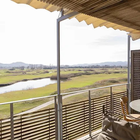 Near Golf Course With Pool Апартаменты